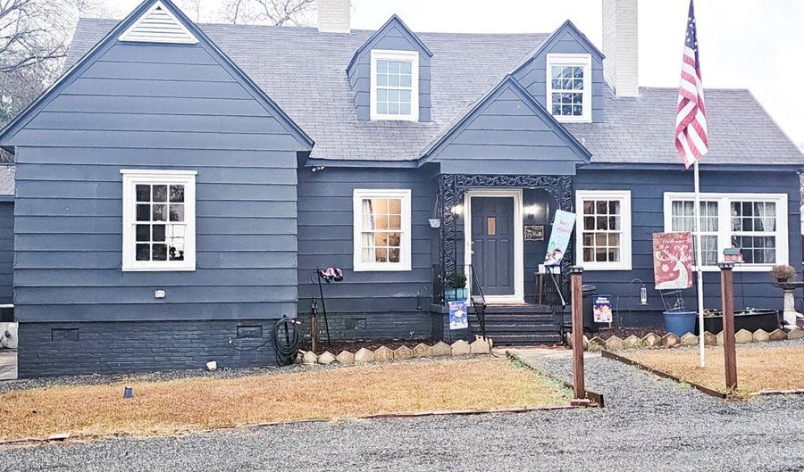 316 Taylor St, Americus, GA 31709 - 4 Beds, 3 Bath