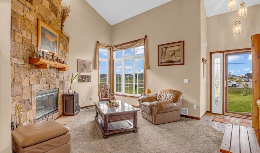 6991 NE 27th Ave, Altoona, IA 50009 - 4 Beds, 4 Bath