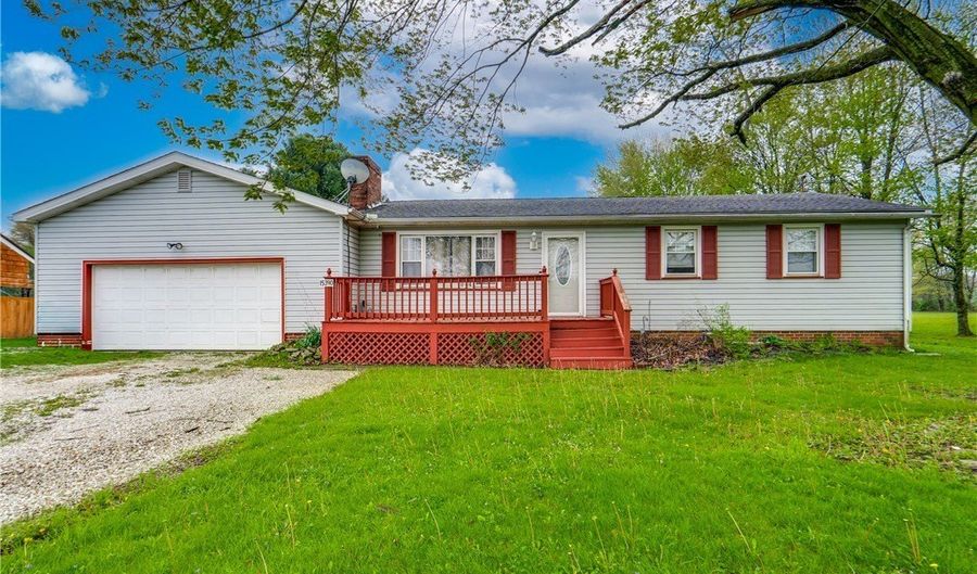 15390 Cenfield St NE, Alliance, OH 44601 - 3 Beds, 2 Bath
