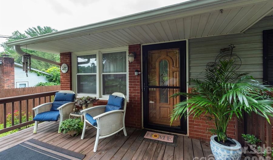 424 Lower Grassy Branch Rd, Asheville, NC 28805 - 4 Beds, 2 Bath