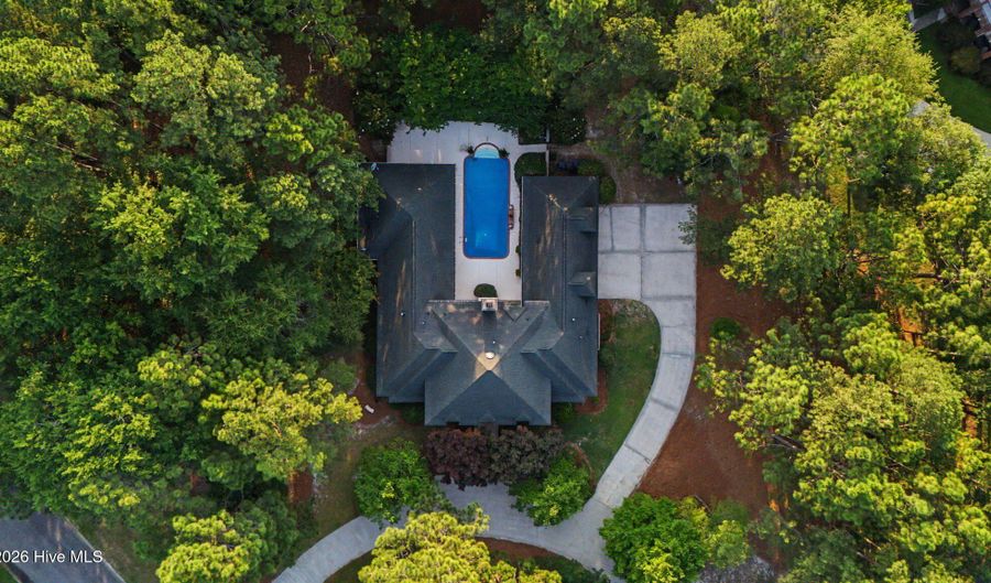 325 Magnolia Lake Ct, Aiken, SC 29803 - 5 Beds, 6 Bath