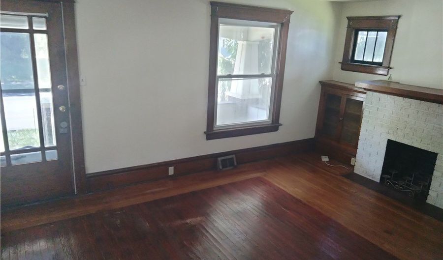 949 W Exchange St, Akron, OH 44302 - 3 Beds, 1 Bath