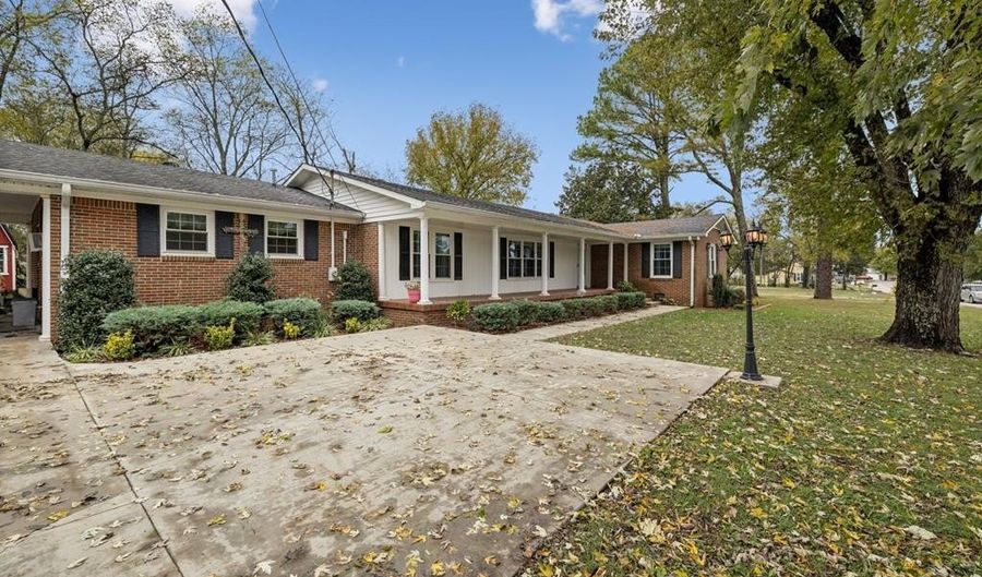 202 High St, Alexandria, TN 37012 - 3 Beds, 2 Bath