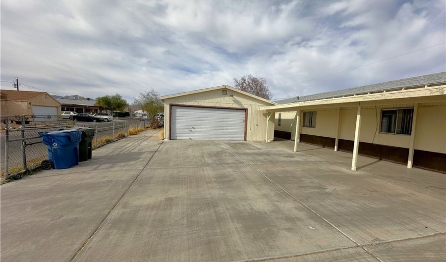 581 Havasu Ln, Bullhead City, AZ 86442 - 2 Beds, 2 Bath