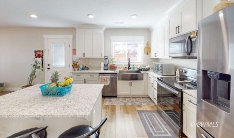 1107 E Old Glory Way, Big Water, UT 84741 - 3 Beds, 2 Bath