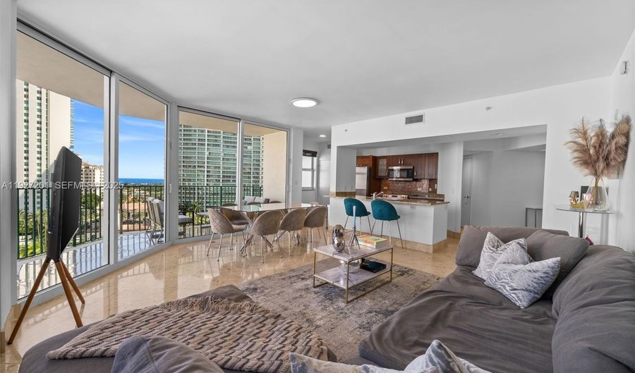 19900 E Country Club Dr 1112, Aventura, FL 33180 - 2 Beds, 2 Bath