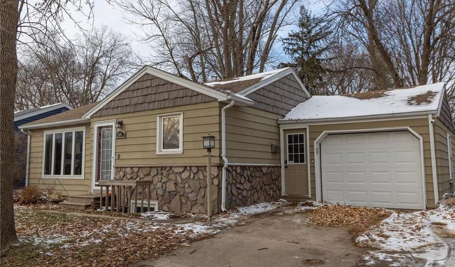 605 E Hawthorne St, Albert Lea, MN 56007 - 3 Beds, 2 Bath