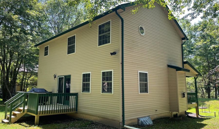 155 Oak Pl, Blakeslee, PA 18610 - 3 Beds, 4 Bath