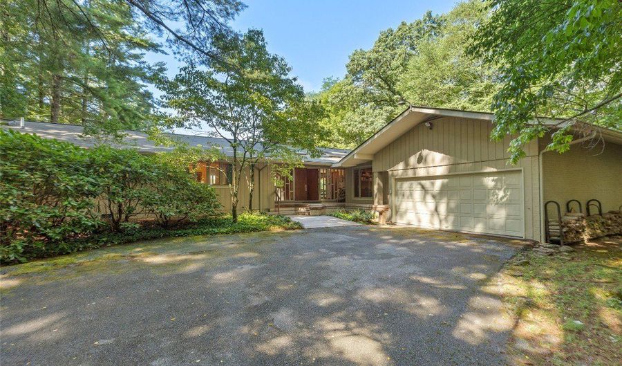 240 Laurel Heights Rd, Highlands, NC 28741 - 4 Beds, 3 Bath