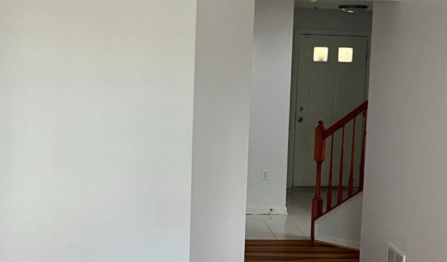 9611 JUNIPER Dr, Bowie, MD 20721 - 3 Beds, 4 Bath