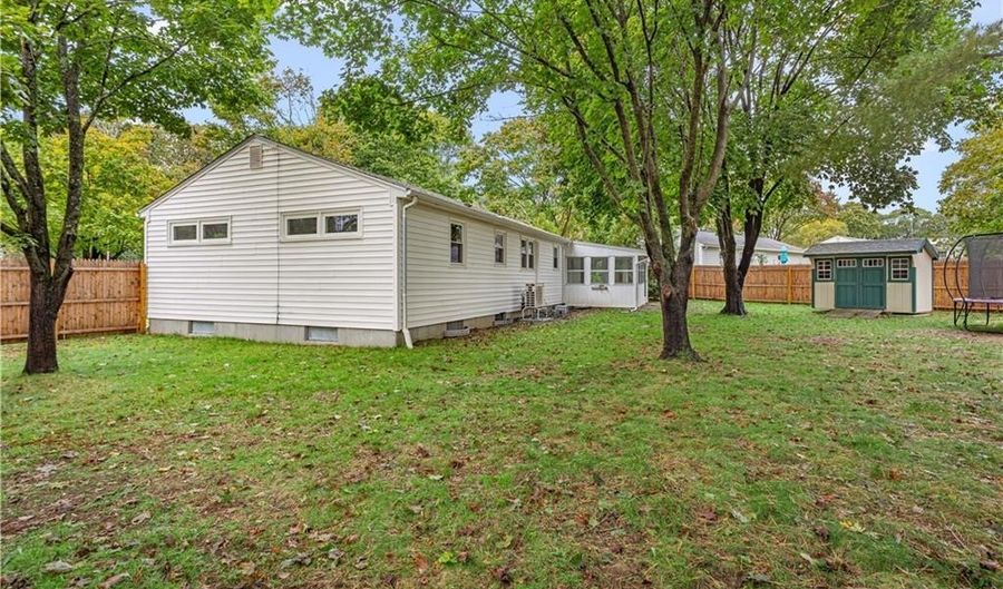 85 Sachem Rd, North Kingstown, RI 02852 - 3 Beds, 1 Bath