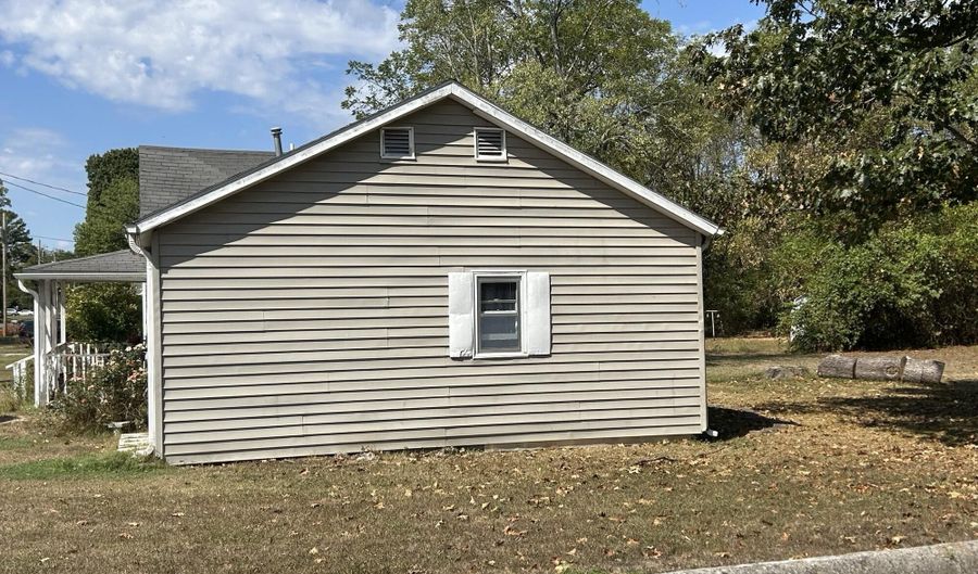 812 Valley Ave, Ava, MO 65608 - 3 Beds, 1 Bath