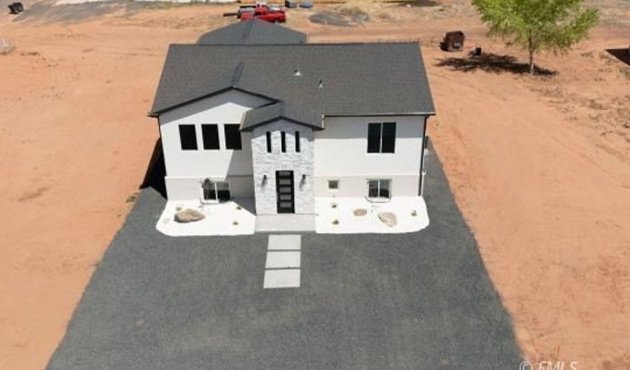 520 S Pioneer St, Colorado City, AZ 86021 - 5 Beds, 3 Bath
