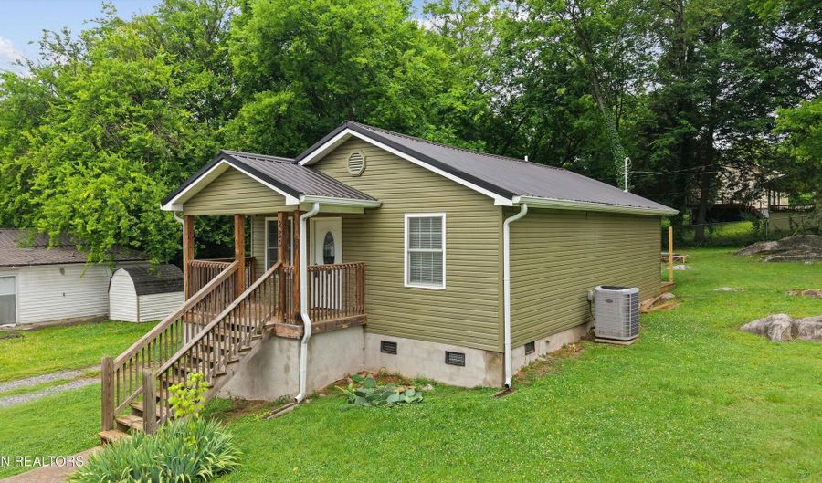 280 W Newcomen St, Alcoa, TN 37701 - 2 Beds, 2 Bath