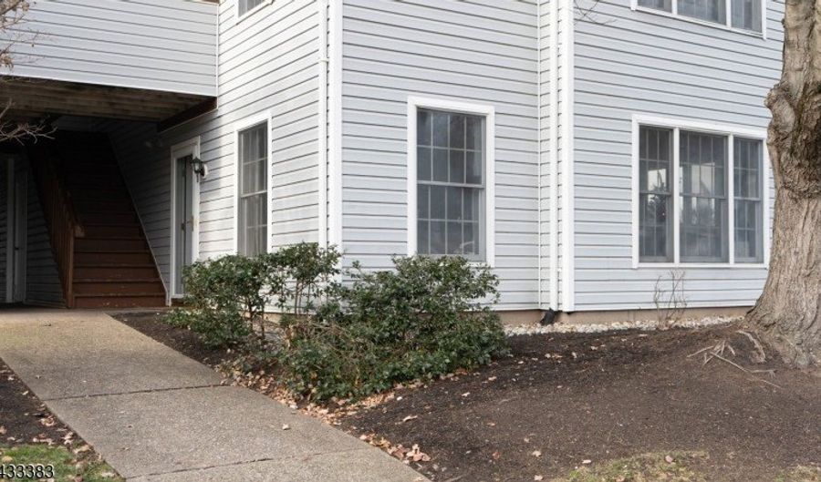94 Stonyridge Dr 94, Bayonne, NJ 07035 - 3 Beds, 2 Bath