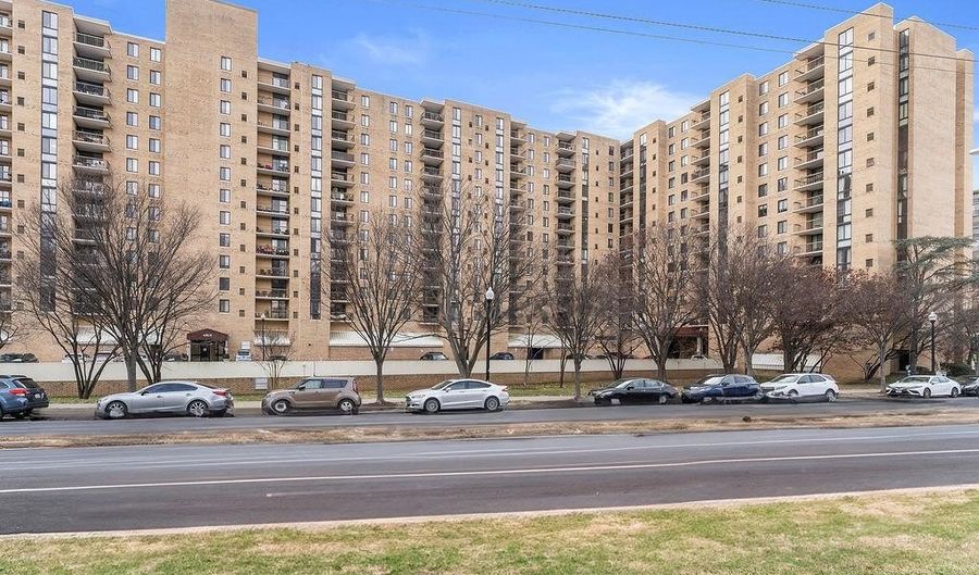 4500 S FOUR MILE RUN Dr 1113, Arlington, VA 22204 - 2 Beds, 2 Bath