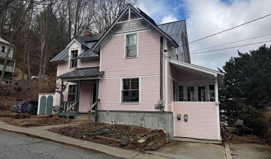 81 Chapin St, Brattleboro, VT 05301 - 3 Beds, 3 Bath