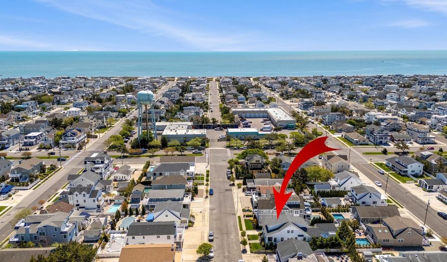 244 14th St, Avalon, NJ 08202 - 4 Beds, 2 Bath