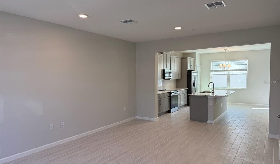 619 POTHOS St, Apopka, FL 32703 - 3 Beds, 3 Bath