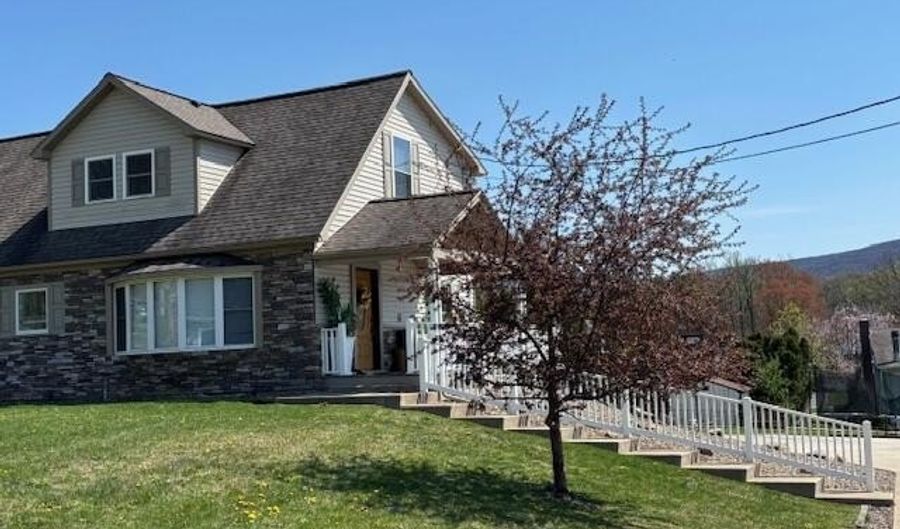 2726 LINCOLN Dr, Montoursville, PA 17754 - 3 Beds, 3 Bath