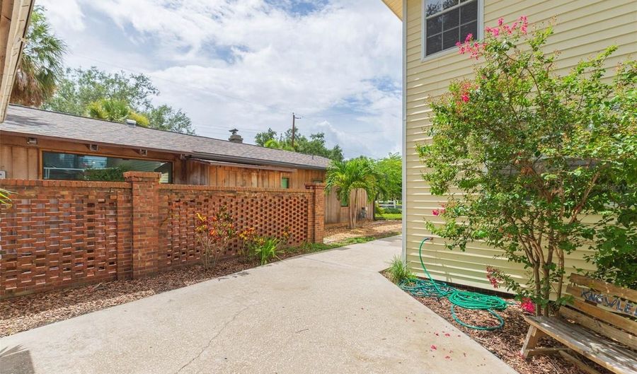 4210 W ROLAND St, Tampa, FL 33609 - 5 Beds, 3 Bath