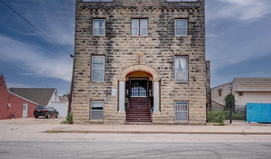 107 E 7th Ave, Arkansas City, KS 67005 - 0 Beds, 0 Bath