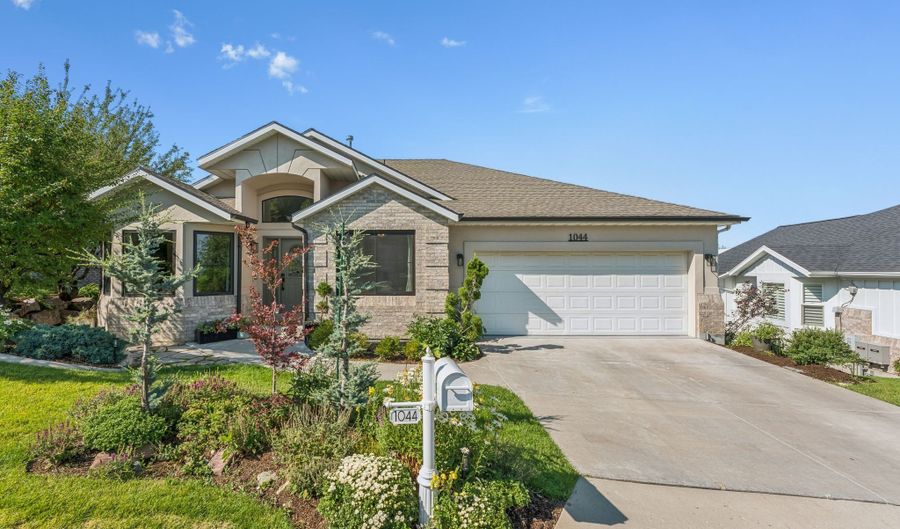 1044 S TERRACE E, Bountiful, UT 84010 - 6 Beds, 2 Bath