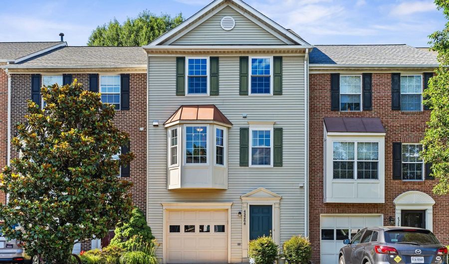 43264 CLEARNIGHT Ter, Ashburn, VA 20147 - 4 Beds, 4 Bath