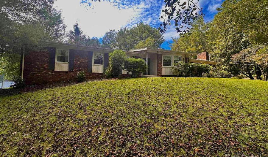 91 Haw Creek Cir, Asheville, NC 28805 - 4 Beds, 2 Bath