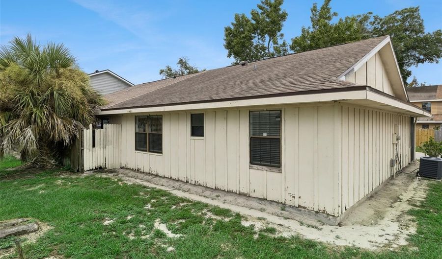 457 HEMLOCK St, Altamonte Springs, FL 32714 - 2 Beds, 2 Bath