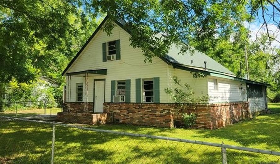 1001 W 14th, Ada, OK 74820 - 5 Beds, 2 Bath
