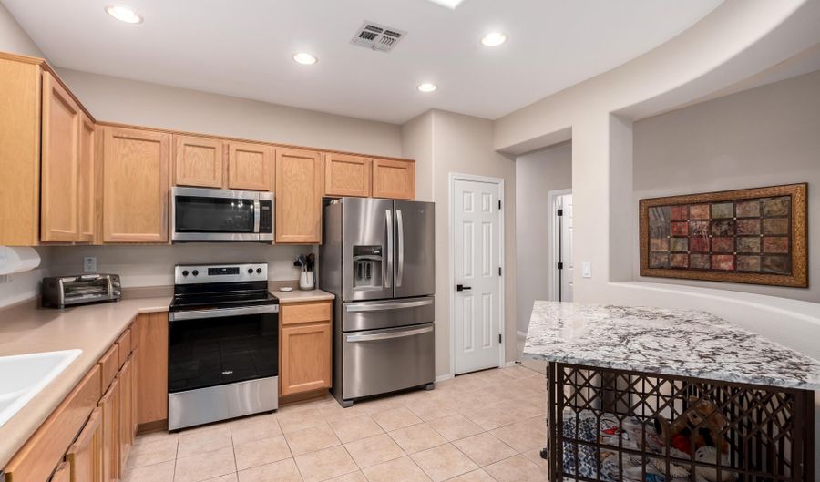 2951 W PLUM HOLLOW Dr, Anthem, AZ 85086 - 2 Beds, 2 Bath
