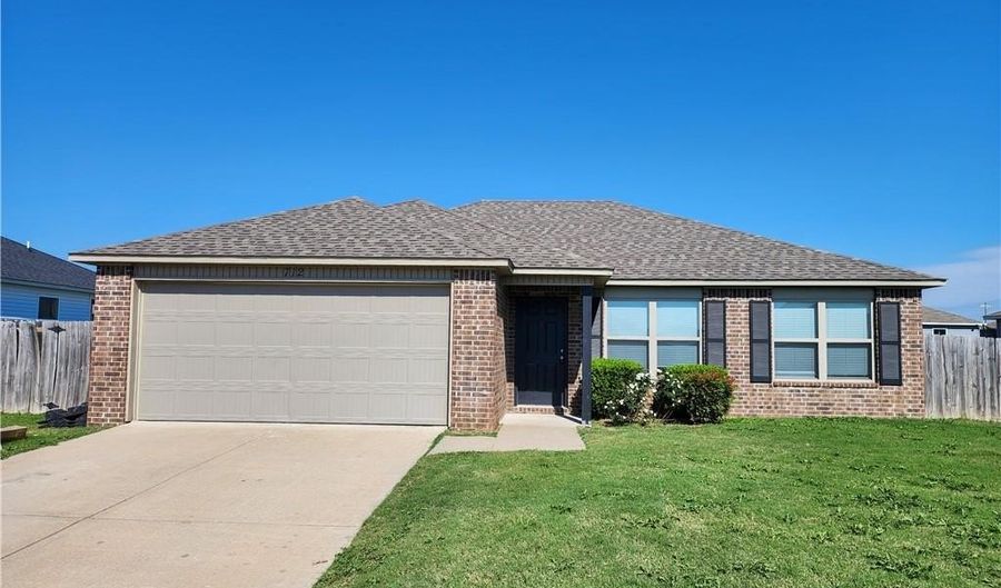 712 67th Ave, Bentonville, AR 72713 - 3 Beds, 2 Bath