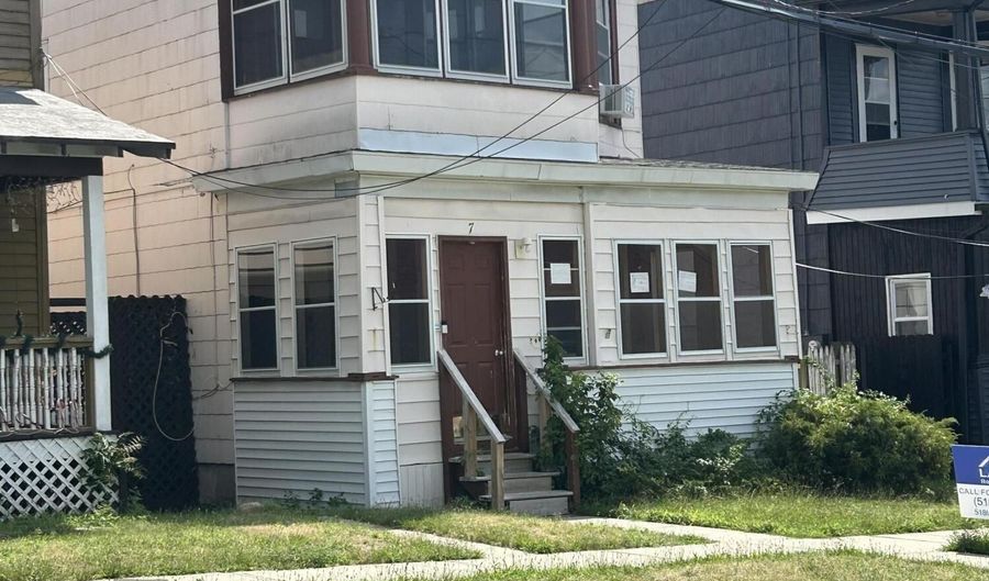 7 Rawson St unit 1, Albany, NY 12206 - 3 Beds, 1 Bath
