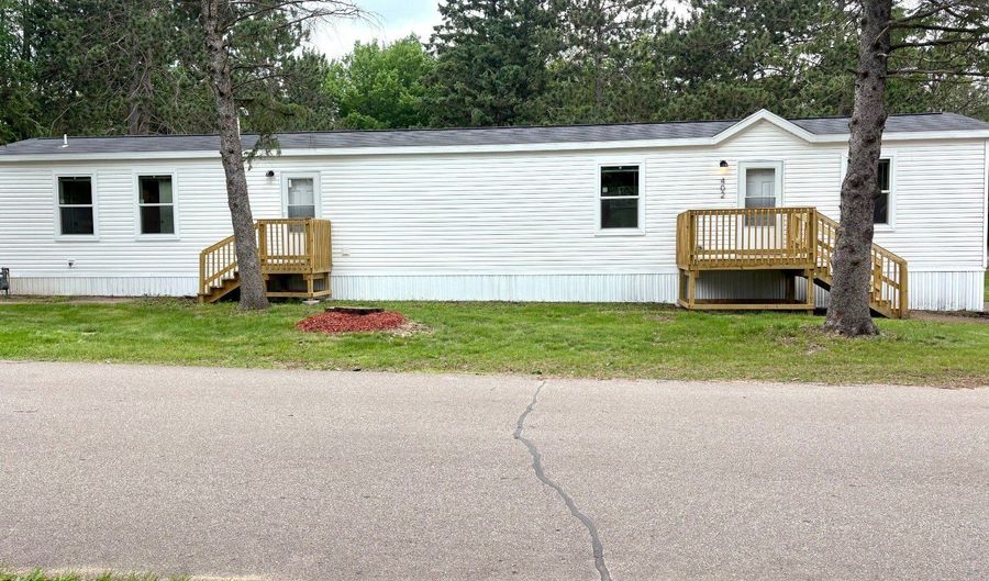 402 Lilly Ln, Altoona, WI 54720 - 3 Beds, 2 Bath