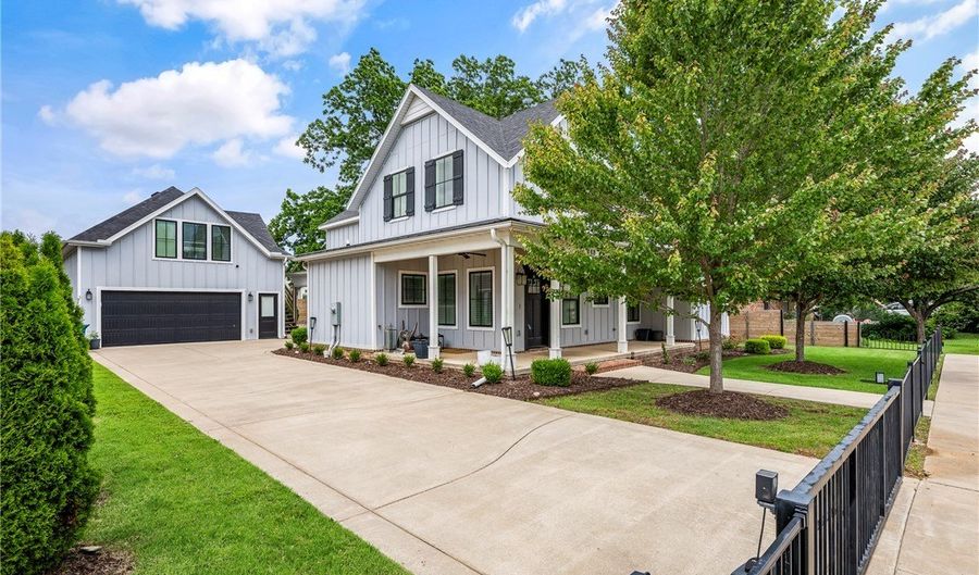 448 SW C St, Bentonville, AR 72712 - 4 Beds, 5 Bath