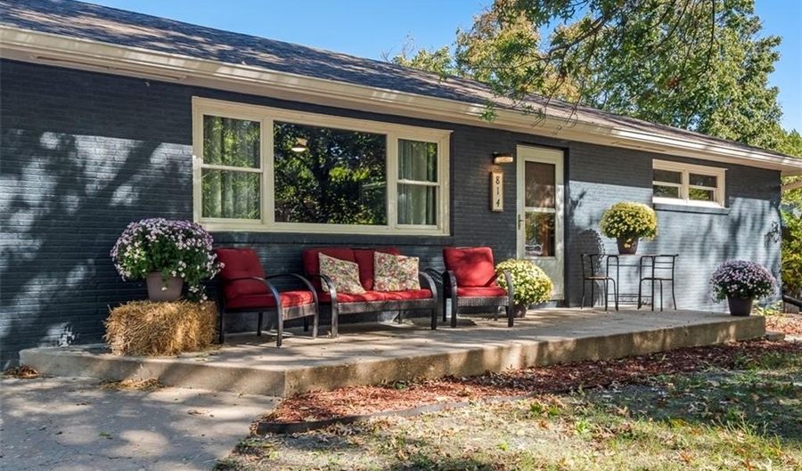 814 Indiana St, Baldwin City, KS 66006 - 3 Beds, 1 Bath