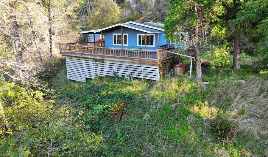 17360 MOUNTAIN Dr, Brookings, OR 97415 - 2 Beds, 2 Bath