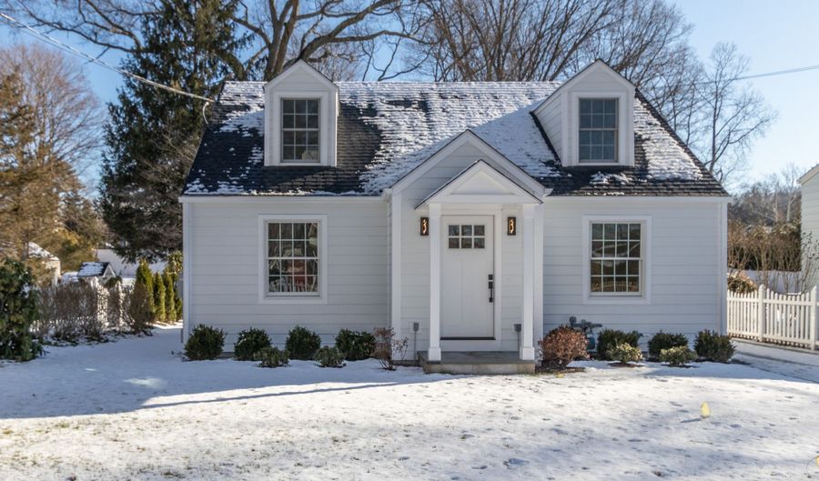 10 Greenwood Ave, Darien, CT 06820 - 3 Beds, 2 Bath