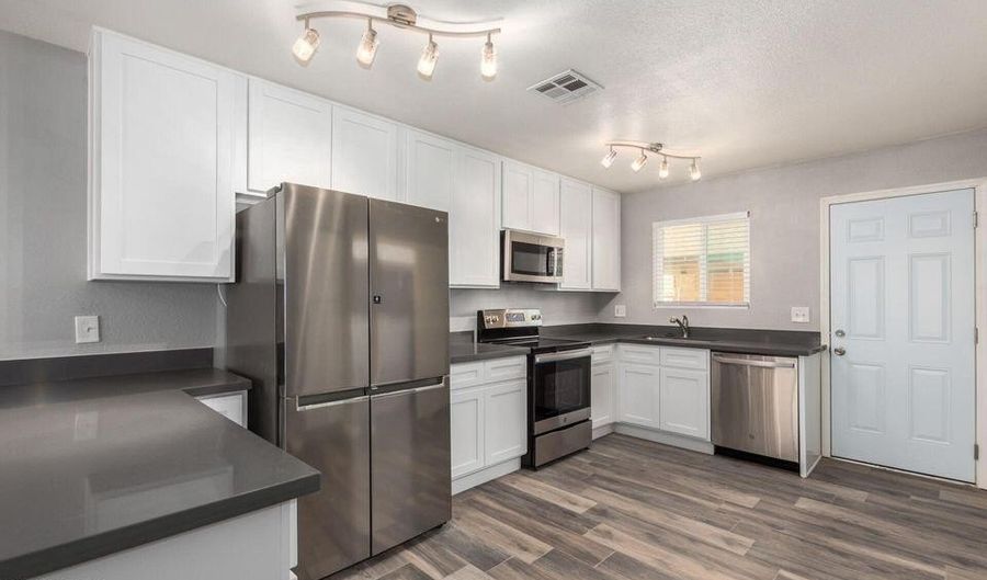 3 N Naco Way Apt 2, Chandler, AZ 85225 - 2 Beds, 1 Bath