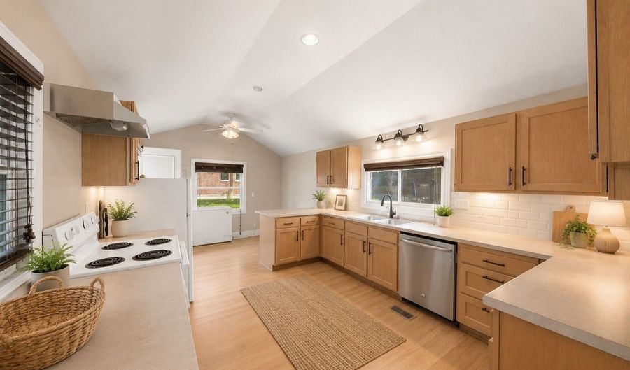 912 Greene St, Adel, IA 50003 - 3 Beds, 2 Bath