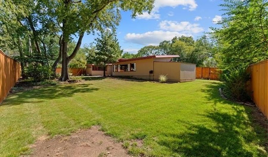 2412 Circle Dr, Bartlesville, OK 74006 - 3 Beds, 3 Bath