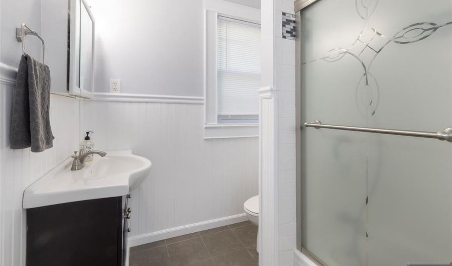 617 Washington Ave #2, Belleville, NJ 07109 - 2 Beds, 1 Bath