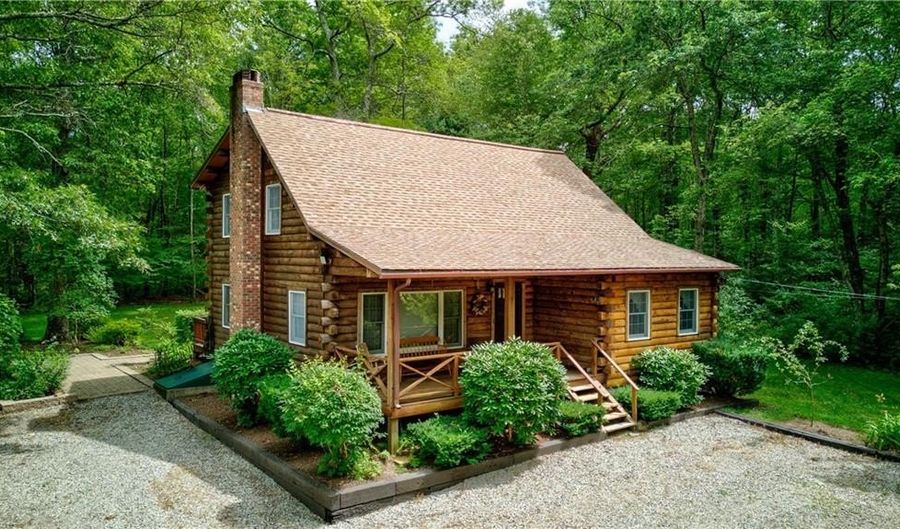 85 Plainfield Pike, Foster, RI 02825 - 3 Beds, 3 Bath