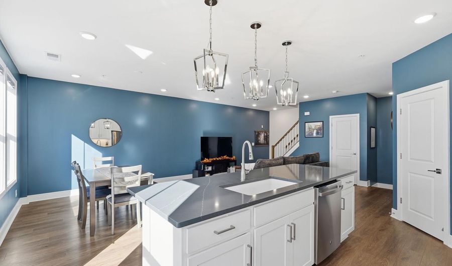 42605 NUBBINS Ter, Ashburn, VA 20147 - 3 Beds, 3 Bath