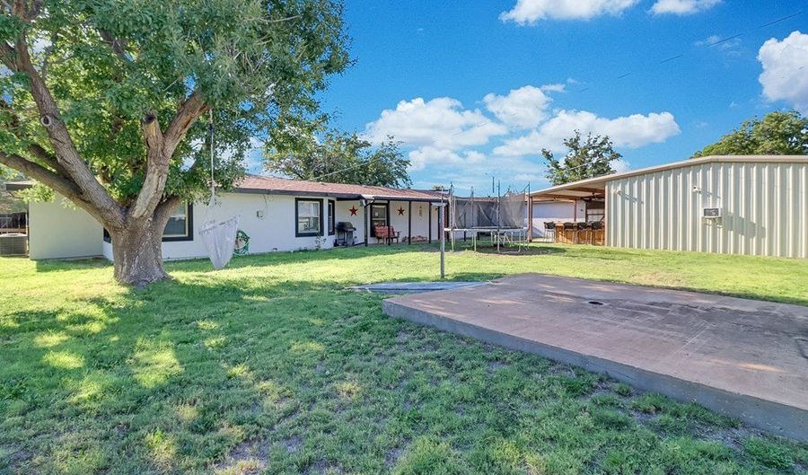 1010 NW 7th St, Andrews, TX 79714 - 4 Beds, 3 Bath