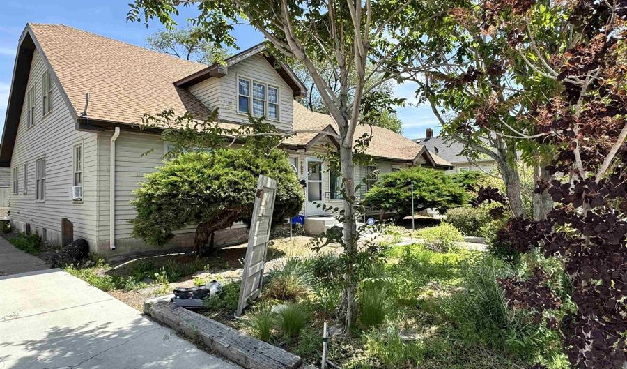 120 9th Ave N, Buhl, ID 83316 - 6 Beds, 2 Bath