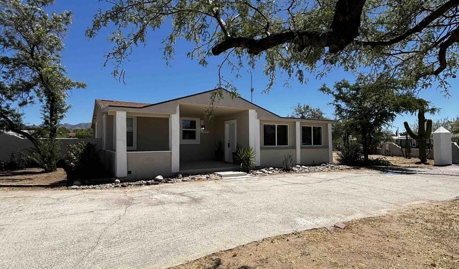 23895 W CANNON Dr, Congress, AZ 85332 - 3 Beds, 2 Bath