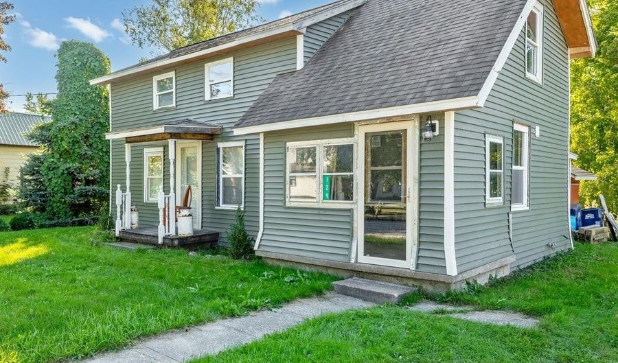 129 N Main St, Alburgh, VT 05440 - 3 Beds, 1 Bath
