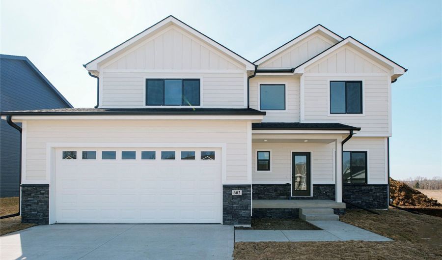 602 E Vista Lake Ave, Polk City, IA 50226 - 4 Beds, 3 Bath